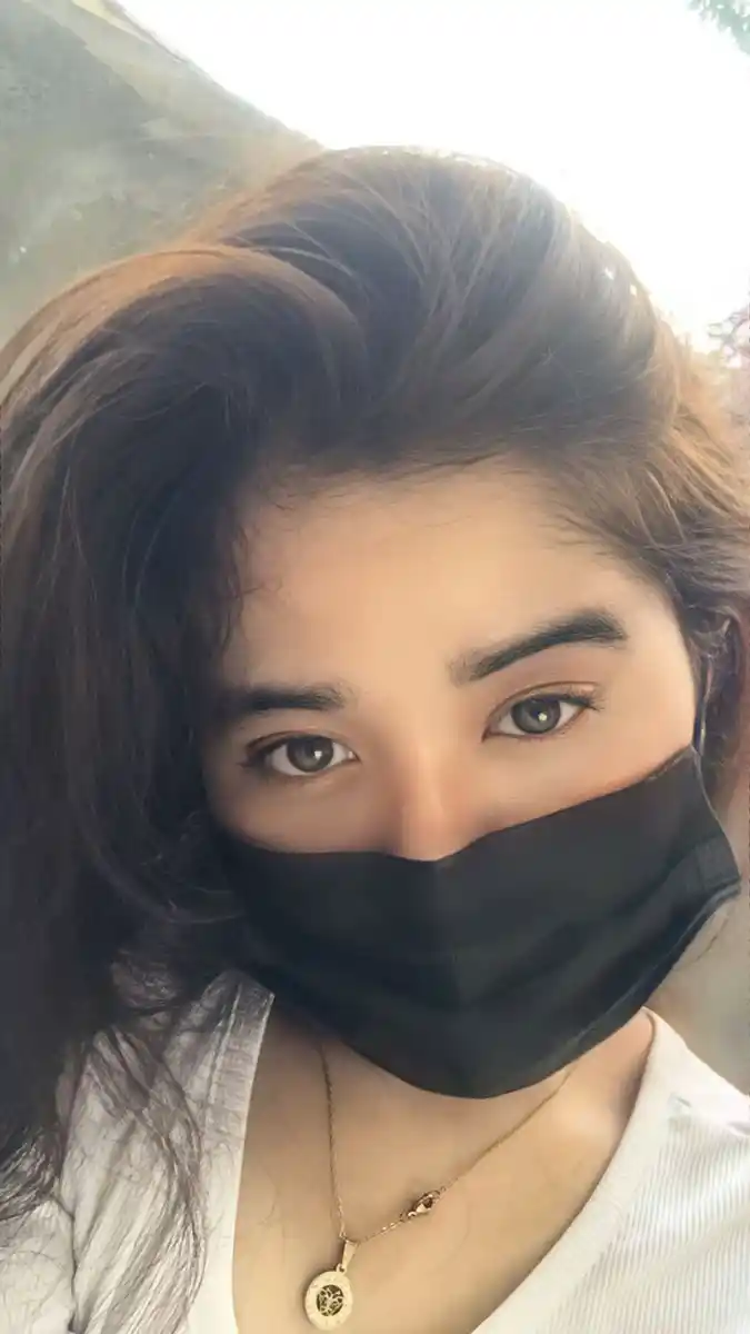 mask-girl-photo
