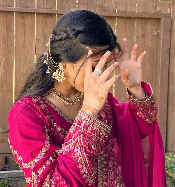 Real-Hide-Face-Girl-Pic